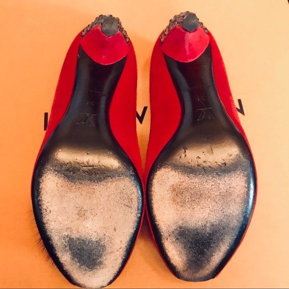 ✨RARE Louis Vuitton Frill Pump in Velvet & Mink🌙 - Picture 6 of 8